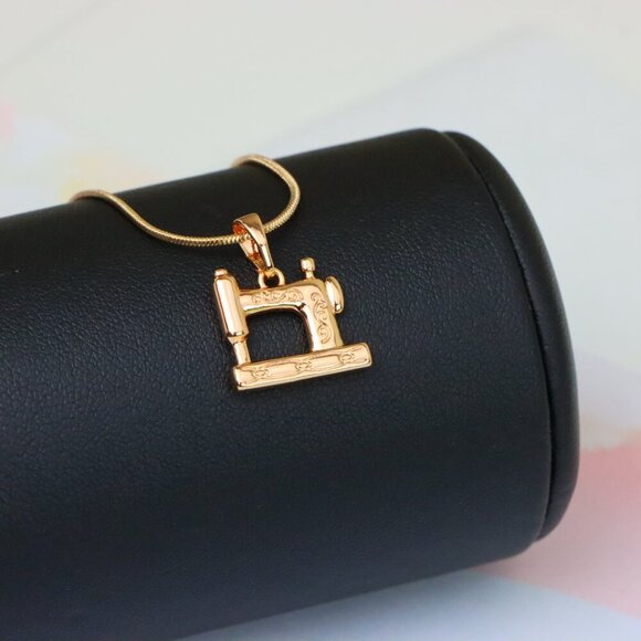 "Vintage Sewing Machine Rose Gold Pendant for Craft Lovers, XPPT1384 - Picture 8 of 13